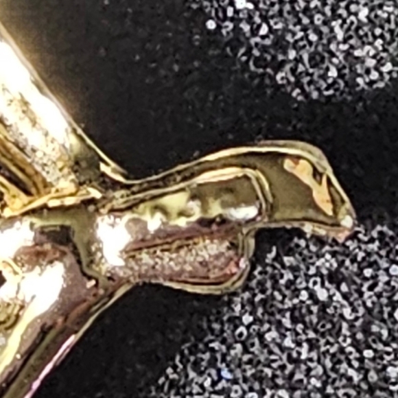 Vintage Gold Double Heart Brooch with Elegant Design - Picture 2 of 5